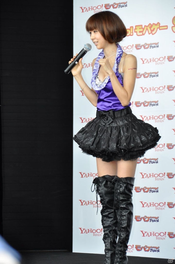 六本木ヒルズにセクシー怪盗「ほしのあき」現る！「Yahoo！モバゲーSpecial Xmasイベント2010」記者発表会レポートの画像11