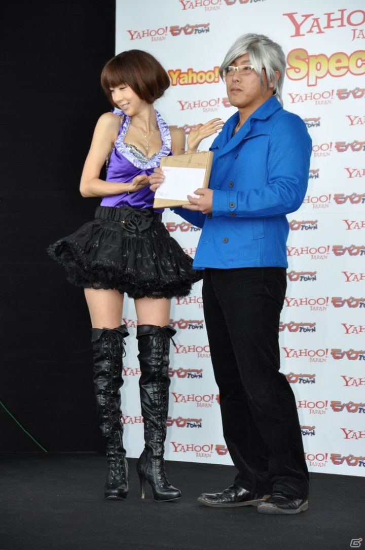 六本木ヒルズにセクシー怪盗「ほしのあき」現る！「Yahoo！モバゲーSpecial Xmasイベント2010」記者発表会レポートの画像25