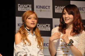 立花胡桃さんの圧倒的な勝利！？ローラさん、佐藤かよさんも悔しがる…！Xbox 360「Dance Central」発売記念イベントを東京・渋谷で開催の画像81