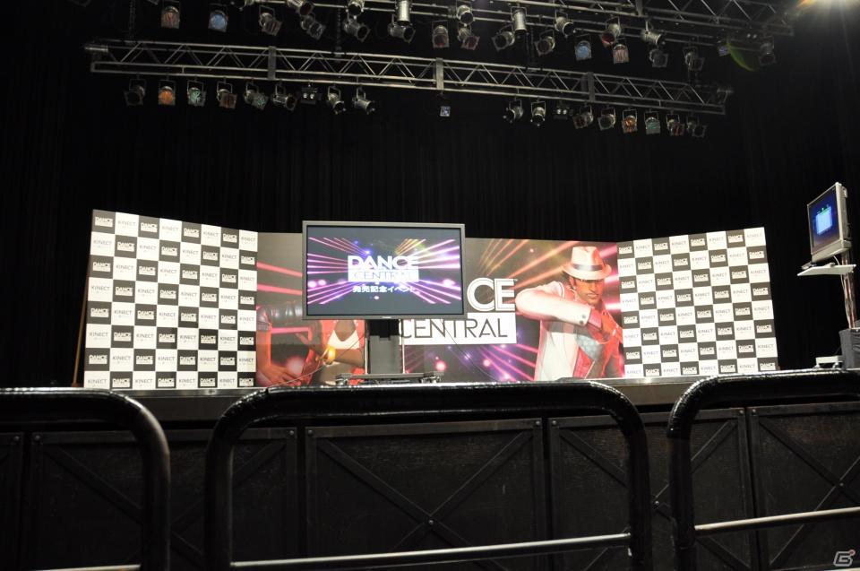 立花胡桃さんの圧倒的な勝利！？ローラさん、佐藤かよさんも悔しがる…！Xbox 360「Dance Central」発売記念イベントを東京・渋谷で開催の画像1