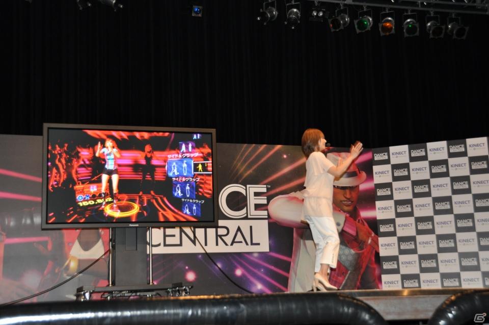 立花胡桃さんの圧倒的な勝利！？ローラさん、佐藤かよさんも悔しがる…！Xbox 360「Dance Central」発売記念イベントを東京・渋谷で開催の画像42