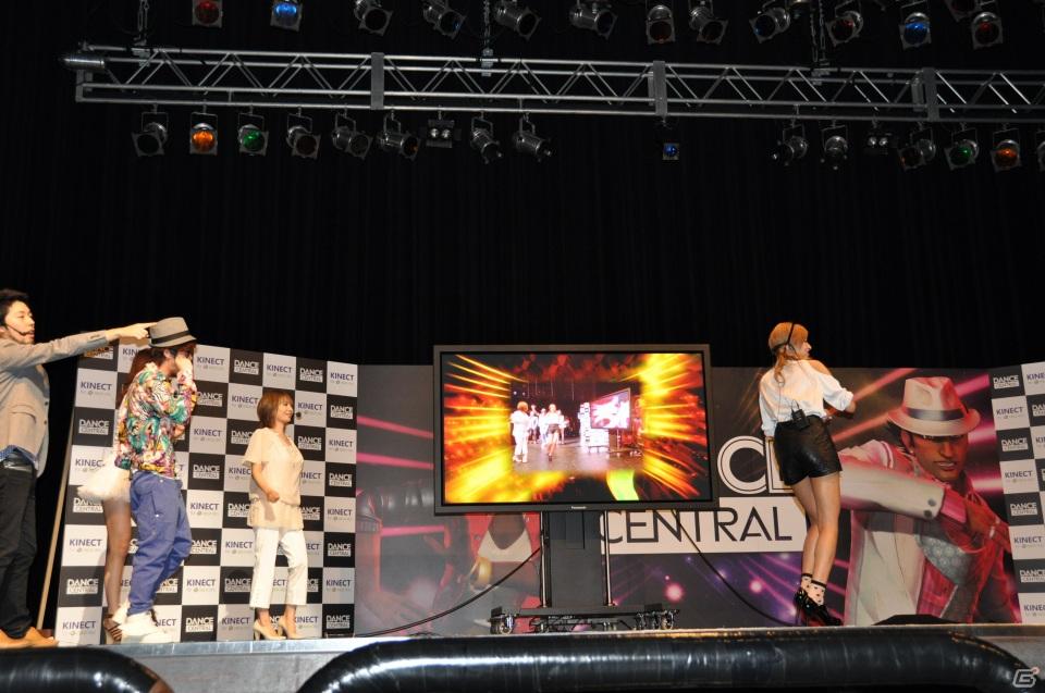 立花胡桃さんの圧倒的な勝利！？ローラさん、佐藤かよさんも悔しがる…！Xbox 360「Dance Central」発売記念イベントを東京・渋谷で開催の画像45