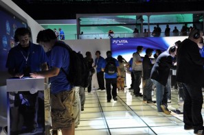 【E3 2011】大注目の「PlayStation Vita」体験に長蛇の列が！各種新作タイトルやPlayStation Move試遊もにぎわったSCEAブースの画像21