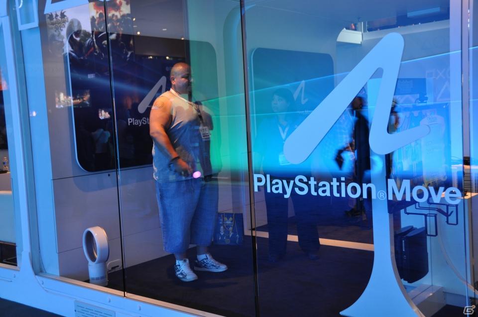 【E3 2011】大注目の「PlayStation Vita」体験に長蛇の列が！各種新作タイトルやPlayStation Move試遊もにぎわったSCEAブースの画像14