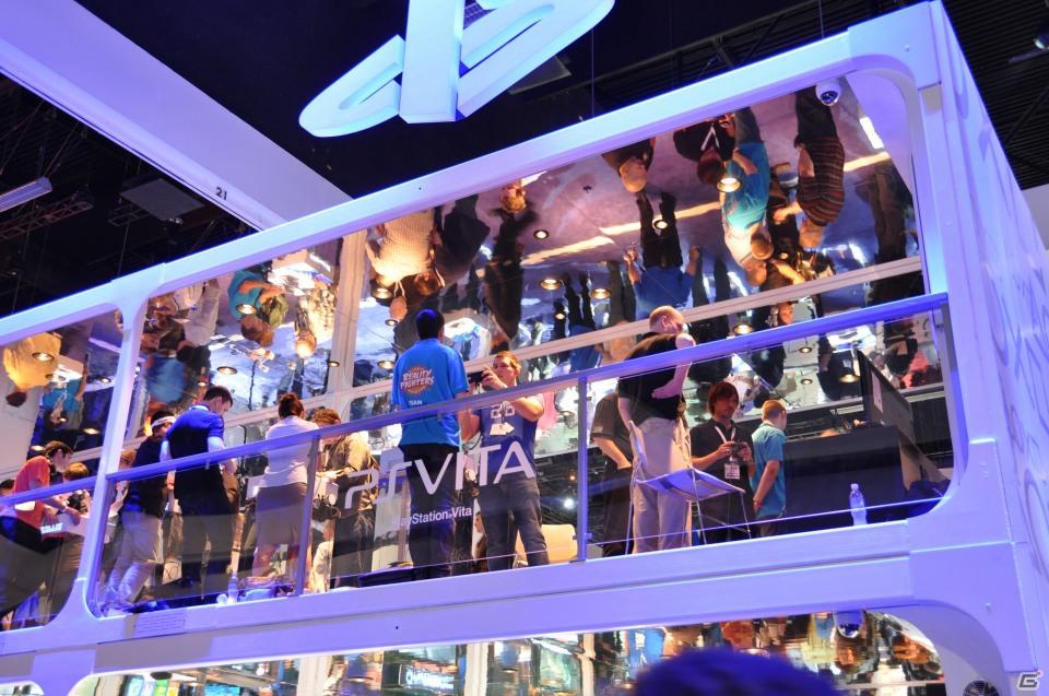 【E3 2011】大注目の「PlayStation Vita」体験に長蛇の列が！各種新作タイトルやPlayStation Move試遊もにぎわったSCEAブースの画像16