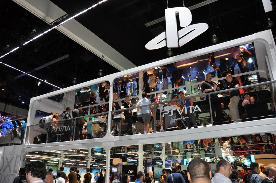 【E3 2011】大注目の「PlayStation Vita」体験に長蛇の列が！各種新作タイトルやPlayStation Move試遊もにぎわったSCEAブースの画像2