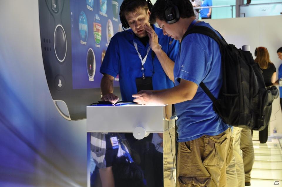 【E3 2011】大注目の「PlayStation Vita」体験に長蛇の列が！各種新作タイトルやPlayStation Move試遊もにぎわったSCEAブースの画像20