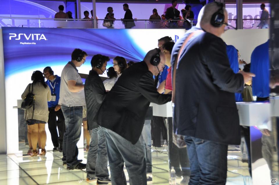 【E3 2011】大注目の「PlayStation Vita」体験に長蛇の列が！各種新作タイトルやPlayStation Move試遊もにぎわったSCEAブースの画像22