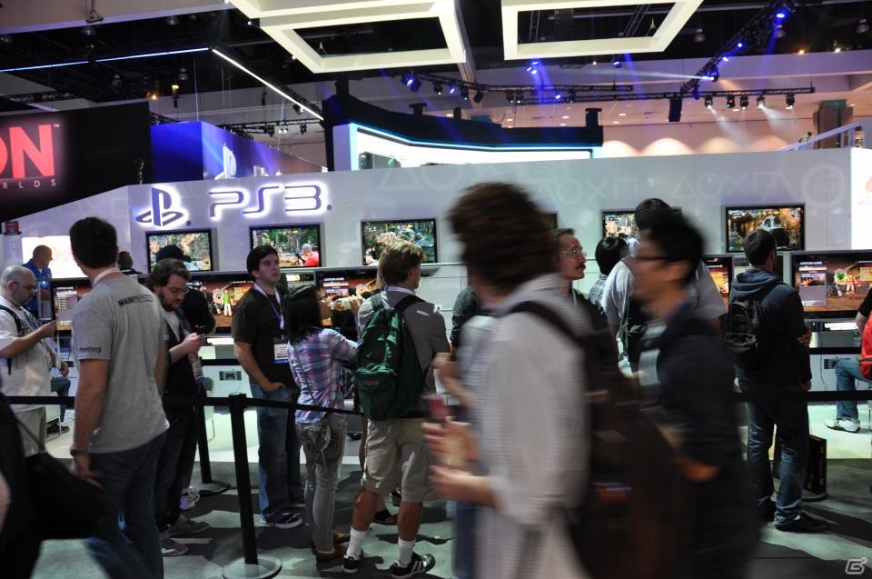 【E3 2011】大注目の「PlayStation Vita」体験に長蛇の列が！各種新作タイトルやPlayStation Move試遊もにぎわったSCEAブースの画像4