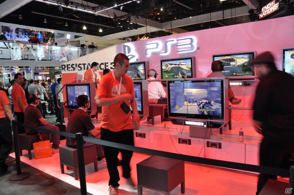 【E3 2011】大注目の「PlayStation Vita」体験に長蛇の列が！各種新作タイトルやPlayStation Move試遊もにぎわったSCEAブースの画像8