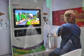 【E3 2011】人間はやっぱりダンスが大好き！Kinect対応タイトルの可能性広がる展示が魅力！「GOW3」の対戦も熱いMicrosoftブースレポートの画像19
