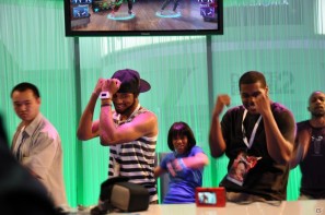 【E3 2011】人間はやっぱりダンスが大好き！Kinect対応タイトルの可能性広がる展示が魅力！「GOW3」の対戦も熱いMicrosoftブースレポートの画像52
