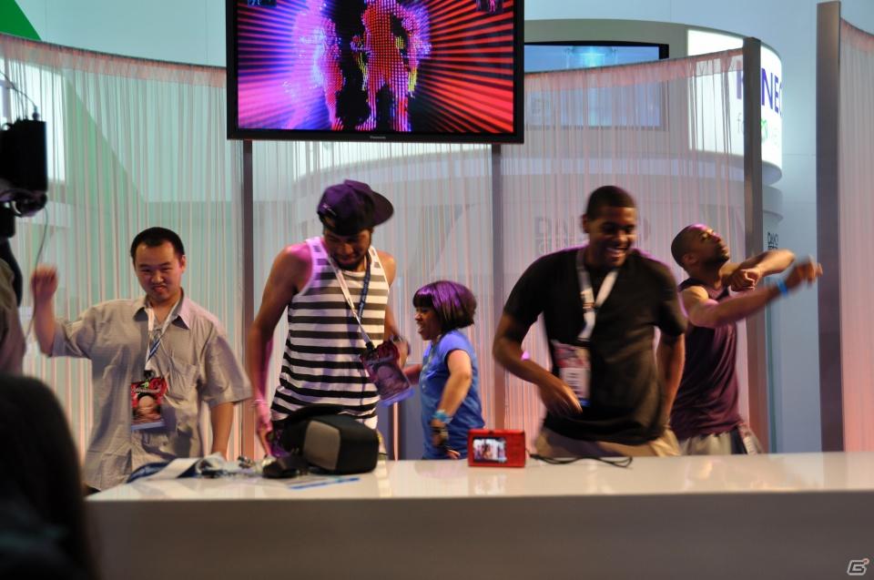 【E3 2011】人間はやっぱりダンスが大好き！Kinect対応タイトルの可能性広がる展示が魅力！「GOW3」の対戦も熱いMicrosoftブースレポートの画像54