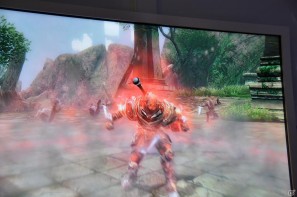 【E3 2011】巨大なスクリーンで映し出される映像に釘付け！「マスエフェクト3」「バトルフィールド3」の試遊には大行列がの画像108