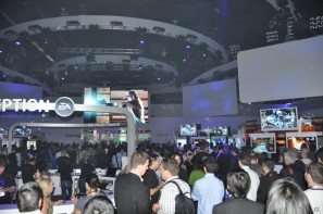 【E3 2011】巨大なスクリーンで映し出される映像に釘付け！「マスエフェクト3」「バトルフィールド3」の試遊には大行列がの画像151