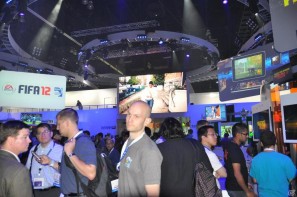 【E3 2011】巨大なスクリーンで映し出される映像に釘付け！「マスエフェクト3」「バトルフィールド3」の試遊には大行列がの画像20
