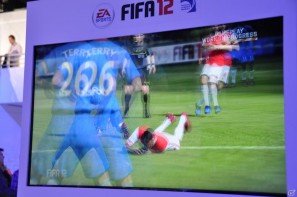 【E3 2011】巨大なスクリーンで映し出される映像に釘付け！「マスエフェクト3」「バトルフィールド3」の試遊には大行列がの画像55