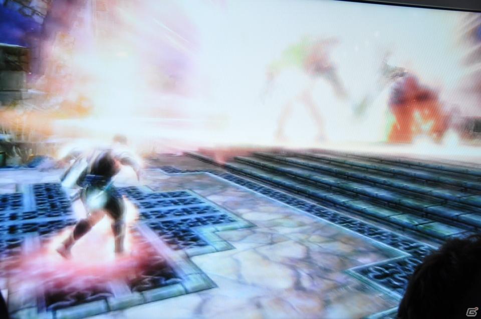 【E3 2011】巨大なスクリーンで映し出される映像に釘付け！「マスエフェクト3」「バトルフィールド3」の試遊には大行列がの画像102