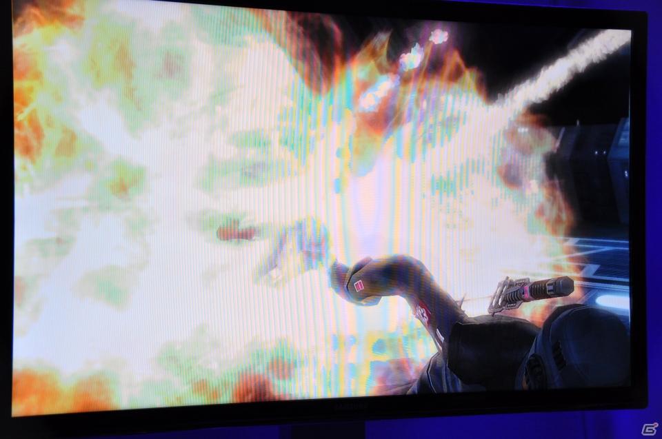 【E3 2011】巨大なスクリーンで映し出される映像に釘付け！「マスエフェクト3」「バトルフィールド3」の試遊には大行列がの画像11