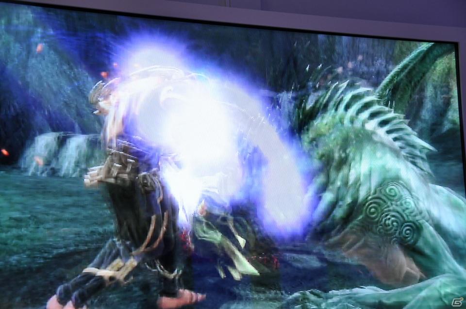 【E3 2011】巨大なスクリーンで映し出される映像に釘付け！「マスエフェクト3」「バトルフィールド3」の試遊には大行列がの画像114