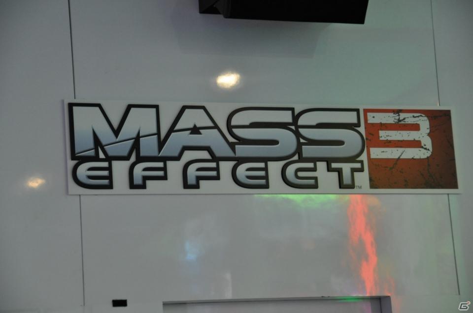 【E3 2011】巨大なスクリーンで映し出される映像に釘付け！「マスエフェクト3」「バトルフィールド3」の試遊には大行列がの画像119