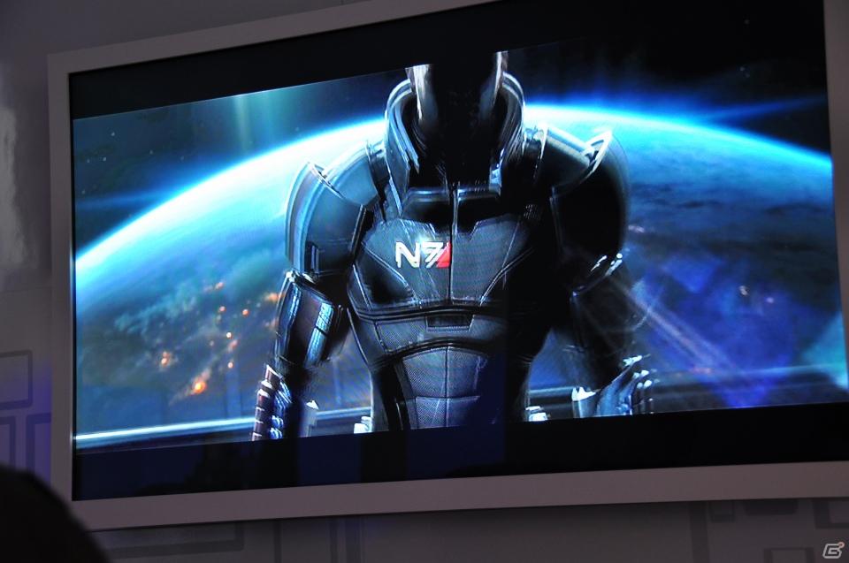 【E3 2011】巨大なスクリーンで映し出される映像に釘付け！「マスエフェクト3」「バトルフィールド3」の試遊には大行列がの画像147