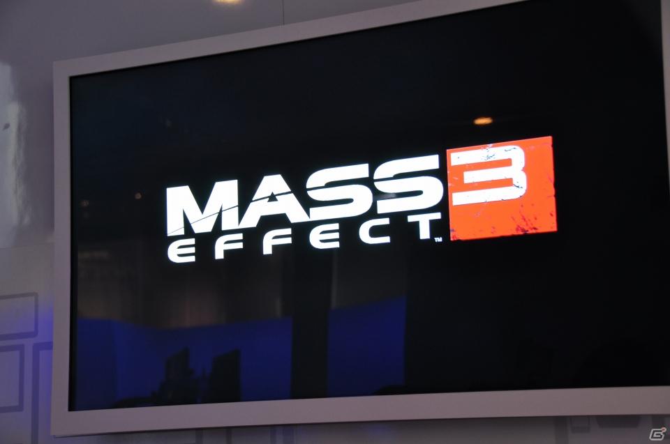 【E3 2011】巨大なスクリーンで映し出される映像に釘付け！「マスエフェクト3」「バトルフィールド3」の試遊には大行列がの画像148