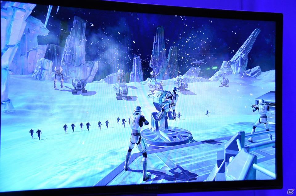 【E3 2011】巨大なスクリーンで映し出される映像に釘付け！「マスエフェクト3」「バトルフィールド3」の試遊には大行列がの画像16