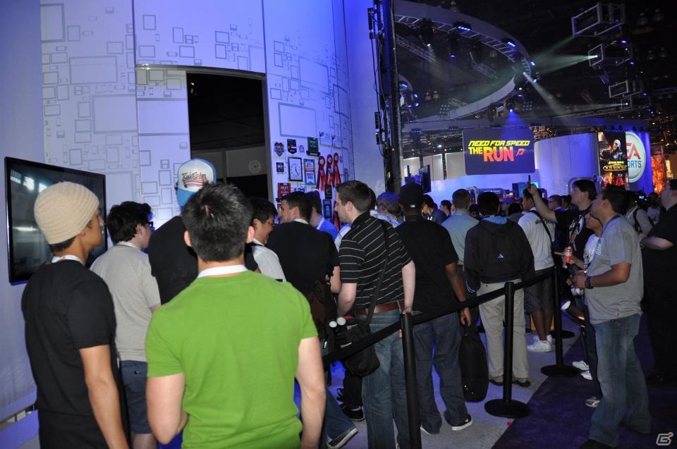 【E3 2011】巨大なスクリーンで映し出される映像に釘付け！「マスエフェクト3」「バトルフィールド3」の試遊には大行列がの画像71