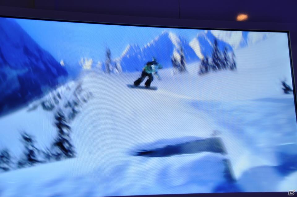【E3 2011】巨大なスクリーンで映し出される映像に釘付け！「マスエフェクト3」「バトルフィールド3」の試遊には大行列がの画像90
