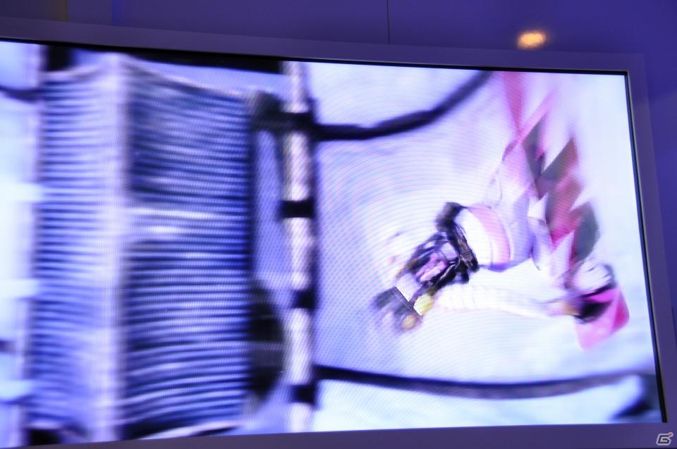 【E3 2011】巨大なスクリーンで映し出される映像に釘付け！「マスエフェクト3」「バトルフィールド3」の試遊には大行列がの画像95