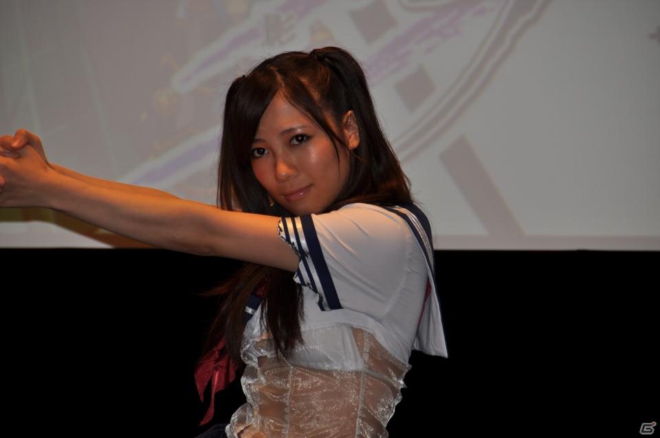 PRユニット「G-FEED」が艶めかしいダンスを披露！にゅうにゅう！3DS「閃乱カグラ -少女達の真影-」「胸躍る！爆乳ハイパー発表会」アキバシアターで開催の画像129