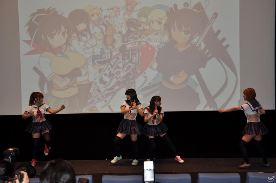 PRユニット「G-FEED」が艶めかしいダンスを披露！にゅうにゅう！3DS「閃乱カグラ -少女達の真影-」「胸躍る！爆乳ハイパー発表会」アキバシアターで開催の画像143