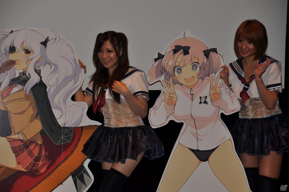 PRユニット「G-FEED」が艶めかしいダンスを披露！にゅうにゅう！3DS「閃乱カグラ -少女達の真影-」「胸躍る！爆乳ハイパー発表会」アキバシアターで開催の画像199