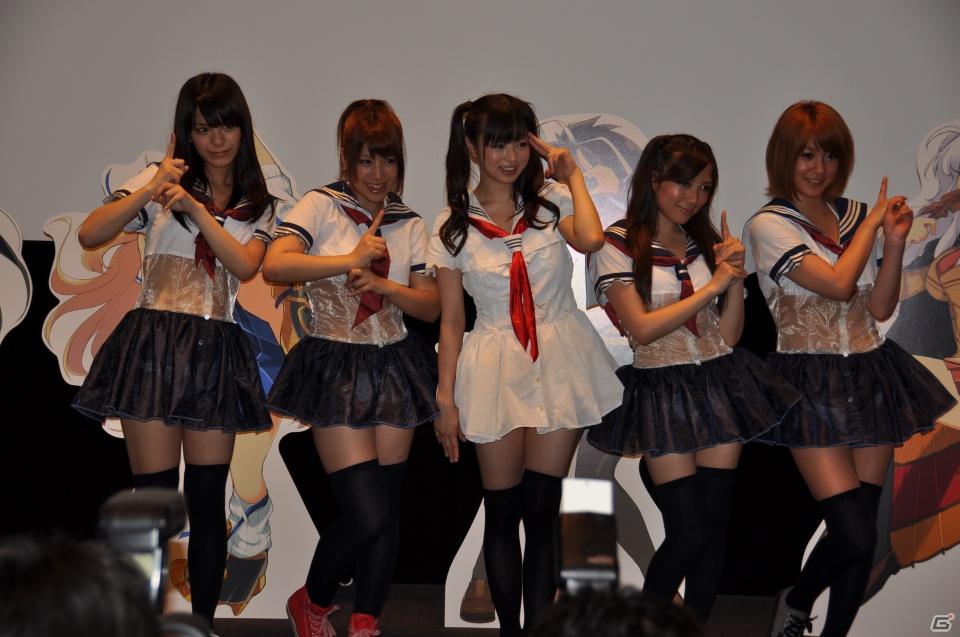 PRユニット「G-FEED」が艶めかしいダンスを披露！にゅうにゅう！3DS「閃乱カグラ -少女達の真影-」「胸躍る！爆乳ハイパー発表会」アキバシアターで開催の画像201