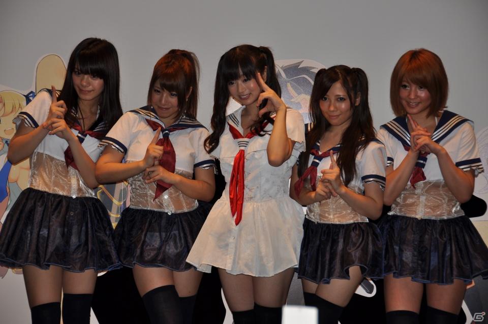 PRユニット「G-FEED」が艶めかしいダンスを披露！にゅうにゅう！3DS「閃乱カグラ -少女達の真影-」「胸躍る！爆乳ハイパー発表会」アキバシアターで開催の画像203