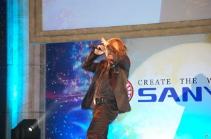 影山ヒロノブさん＆NoBさんによる迫力のライブ！アニメーションで魅せる演出も光る「CR聖闘士星矢」新機種発表会の模様をお届けの画像108