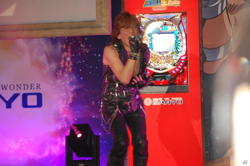 影山ヒロノブさん＆NoBさんによる迫力のライブ！アニメーションで魅せる演出も光る「CR聖闘士星矢」新機種発表会の模様をお届けの画像10