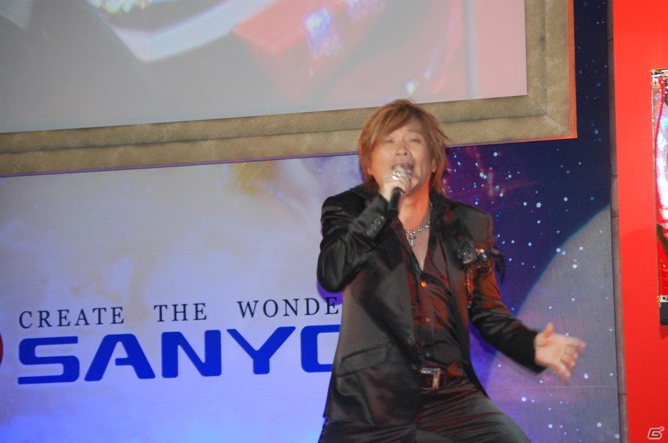 影山ヒロノブさん＆NoBさんによる迫力のライブ！アニメーションで魅せる演出も光る「CR聖闘士星矢」新機種発表会の模様をお届けの画像110