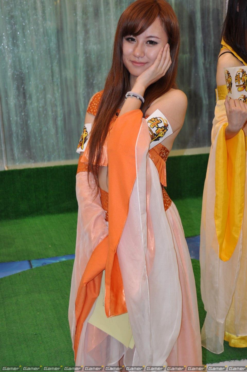 【ChinaJoy 2011】ある意味「ガールズショウ」！？正統派、お姉さん系からコスプレまでたっぷりどうぞ！写真で見るコンパニオン特集：前編の画像120