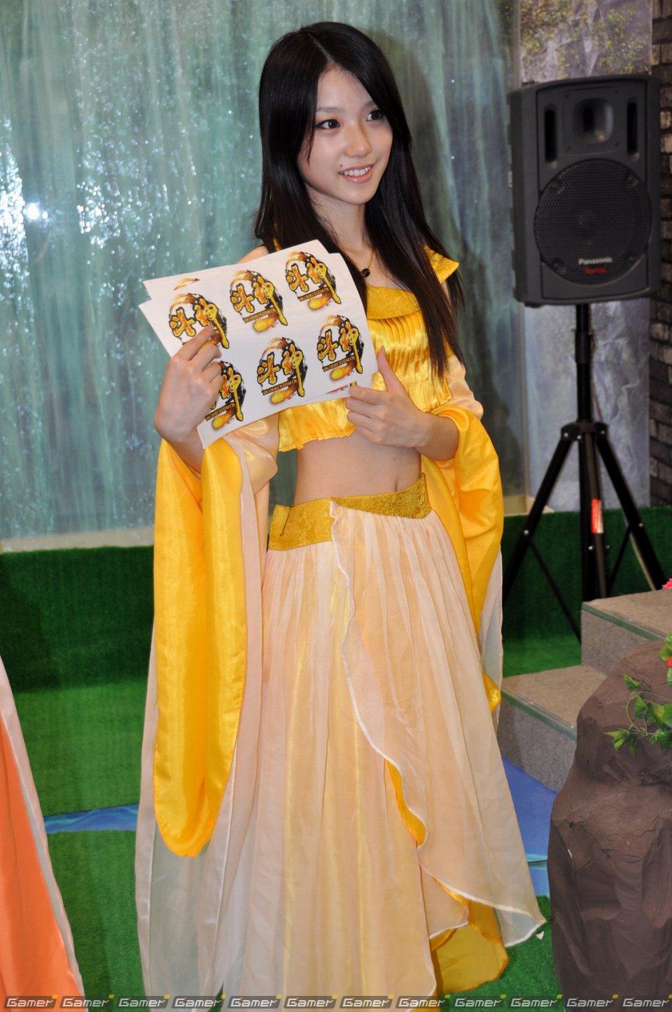 【ChinaJoy 2011】ある意味「ガールズショウ」！？正統派、お姉さん系からコスプレまでたっぷりどうぞ！写真で見るコンパニオン特集：前編の画像122