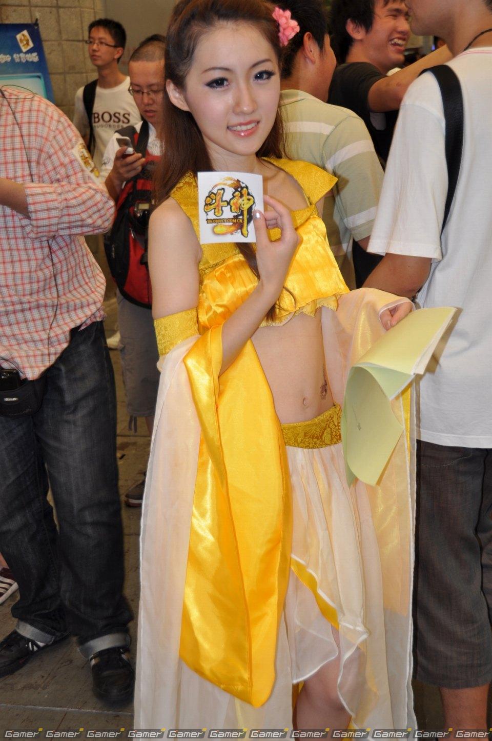 【ChinaJoy 2011】ある意味「ガールズショウ」！？正統派、お姉さん系からコスプレまでたっぷりどうぞ！写真で見るコンパニオン特集：前編の画像124