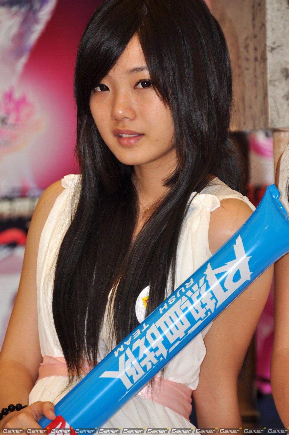 【ChinaJoy 2011】ある意味「ガールズショウ」！？正統派、お姉さん系からコスプレまでたっぷりどうぞ！写真で見るコンパニオン特集：前編の画像135