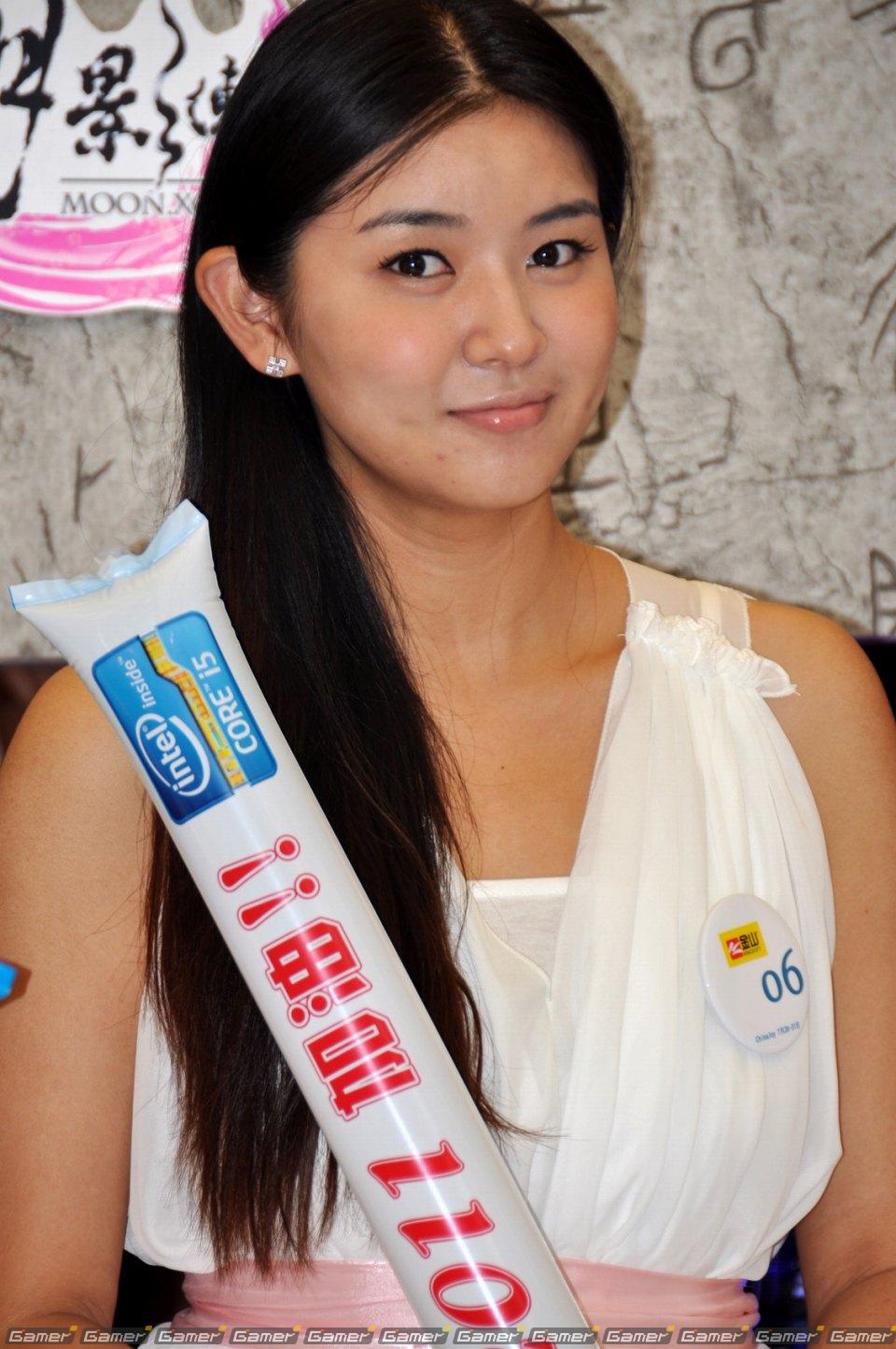 【ChinaJoy 2011】ある意味「ガールズショウ」！？正統派、お姉さん系からコスプレまでたっぷりどうぞ！写真で見るコンパニオン特集：前編の画像136