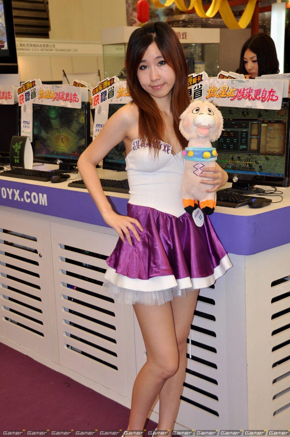 【ChinaJoy 2011】ある意味「ガールズショウ」！？正統派、お姉さん系からコスプレまでたっぷりどうぞ！写真で見るコンパニオン特集：前編の画像164