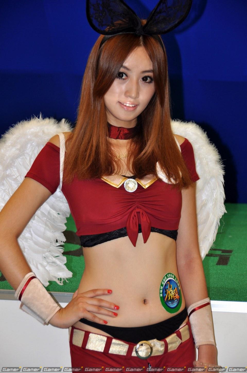 【ChinaJoy 2011】ある意味「ガールズショウ」！？正統派、お姉さん系からコスプレまでたっぷりどうぞ！写真で見るコンパニオン特集：前編の画像71
