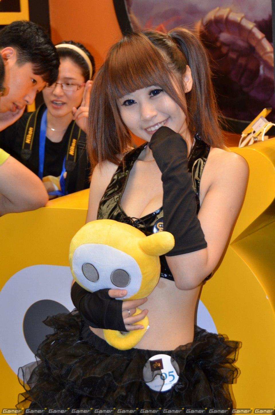 【ChinaJoy 2011】ダンスや寸劇もレベルが高い！現地のカメラマンも汗ダクで追いかける！写真で見るコンパニオン特集：後編の画像124