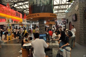 【ChinaJoy 2011】写真で見る！熱気ムンムンの会場内フォトギャラリー＆舞台裏が垣間見える？おもしろ画像もちょっぴり紹介の画像169
