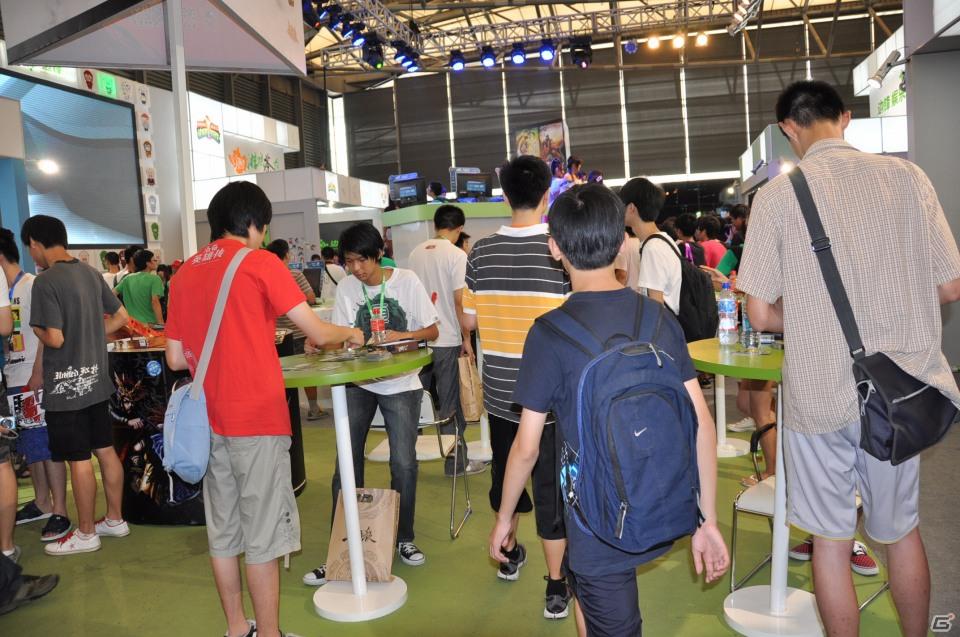 【ChinaJoy 2011】写真で見る！熱気ムンムンの会場内フォトギャラリー＆舞台裏が垣間見える？おもしろ画像もちょっぴり紹介の画像106