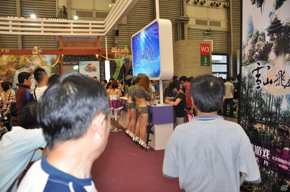 【ChinaJoy 2011】写真で見る！熱気ムンムンの会場内フォトギャラリー＆舞台裏が垣間見える？おもしろ画像もちょっぴり紹介の画像232